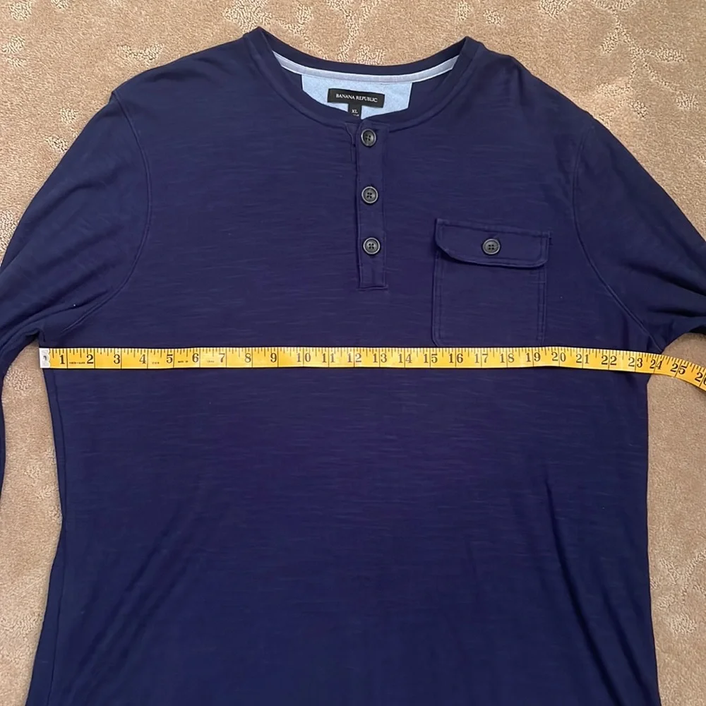 Banana Republic Men’s Long Sleeve Blue Henley, XL